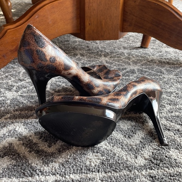 Cheetah Carlos Santana Heels - Picture 3 of 3